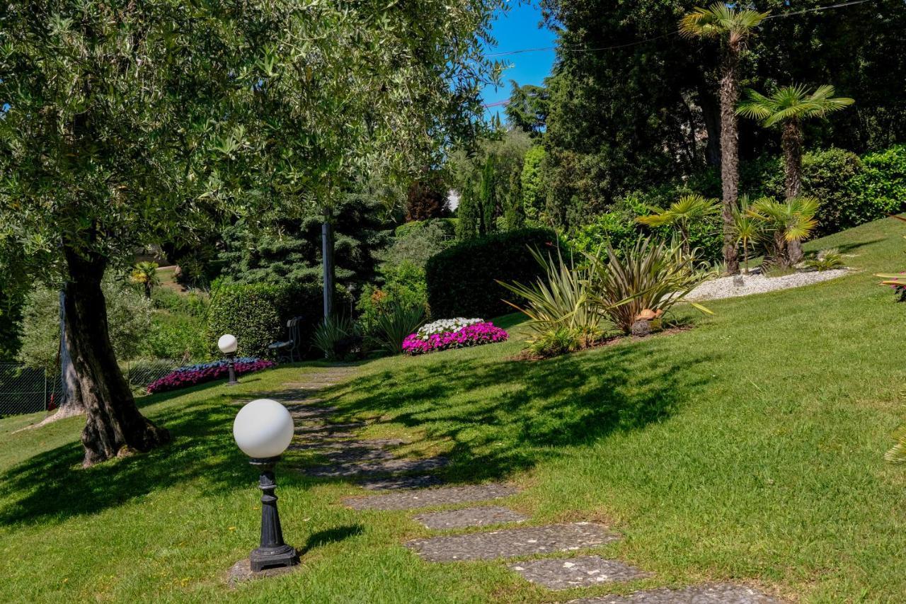Hotel Bellevue Gardone Riviera Exterior foto
