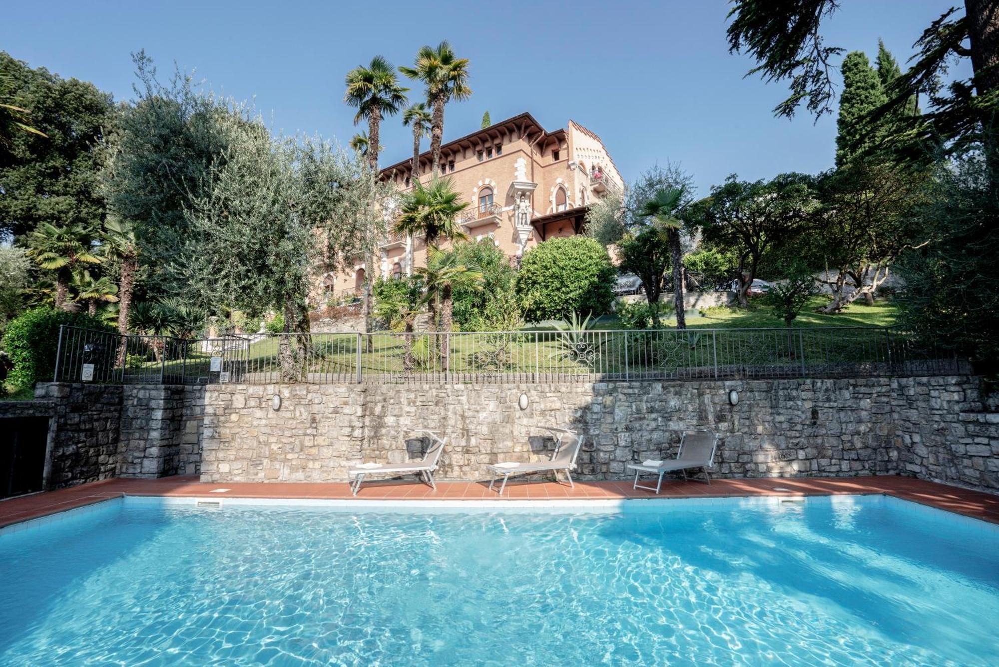 Hotel Bellevue Gardone Riviera Exterior foto