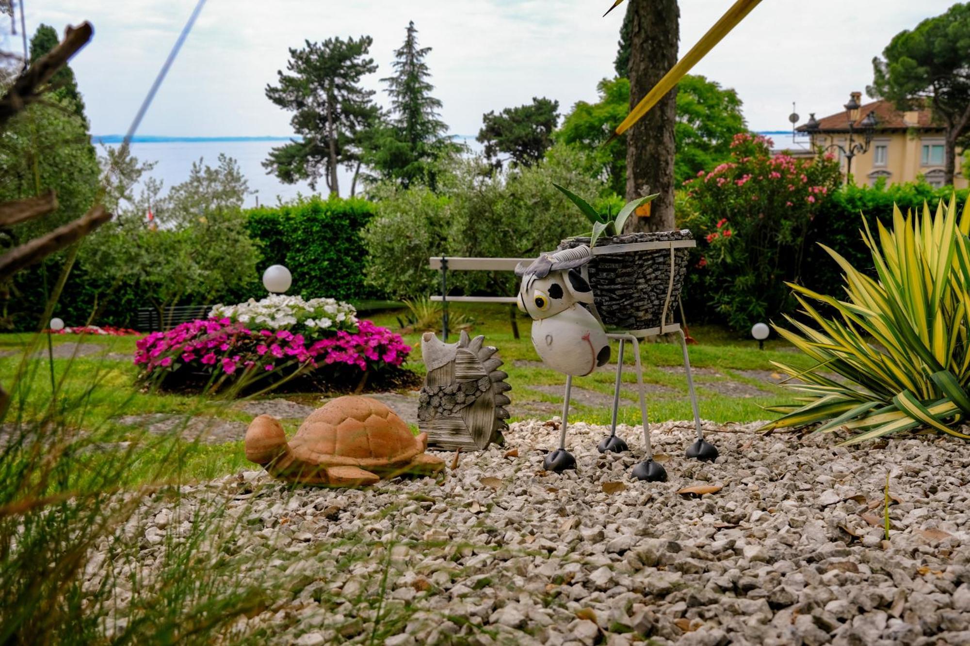 Hotel Bellevue Gardone Riviera Exterior foto