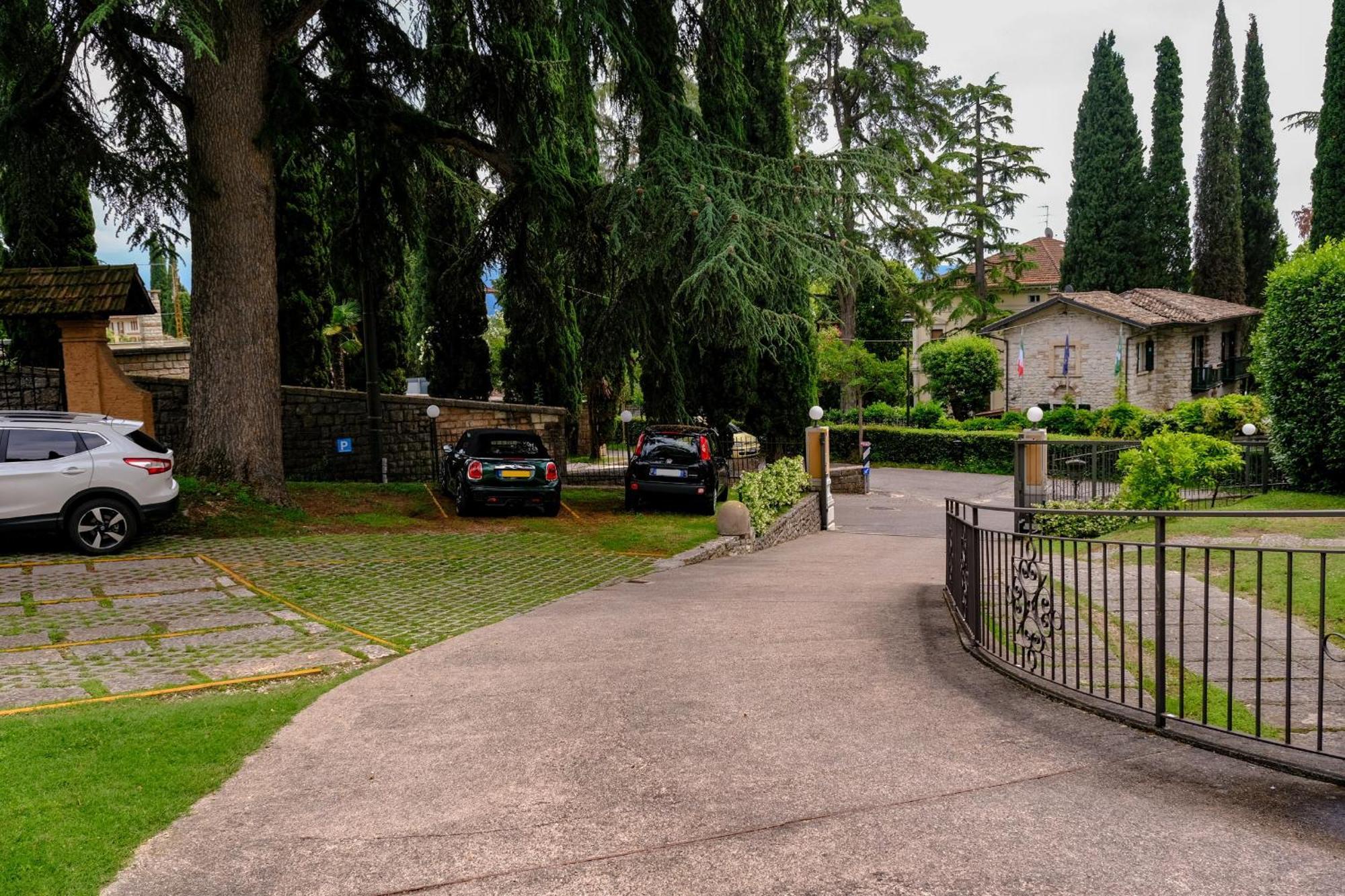 Hotel Bellevue Gardone Riviera Exterior foto