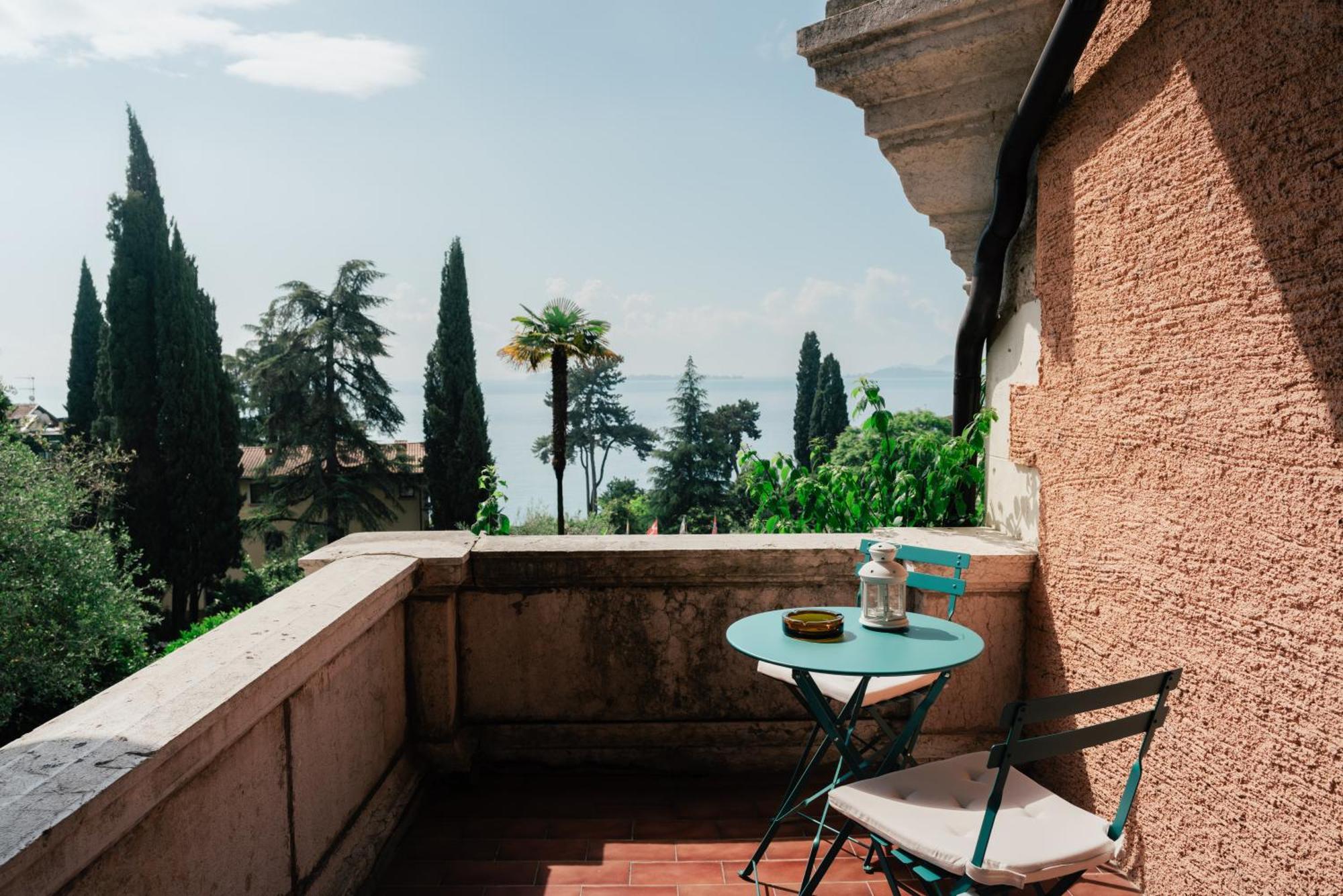 Hotel Bellevue Gardone Riviera Exterior foto